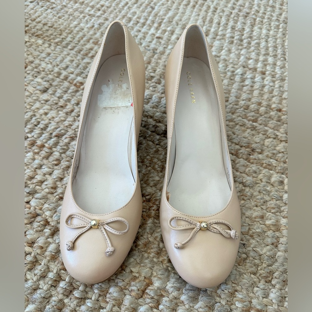 Cole Haan Women’s Elsie Bow Wedge Sz 9.5 Beige Slip On Shoes MSRP $180. NWOT